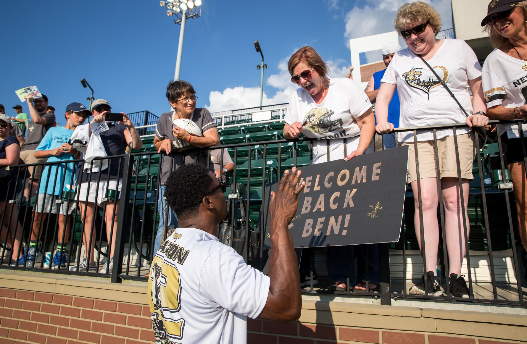 NO.saintssoftball1055.060718